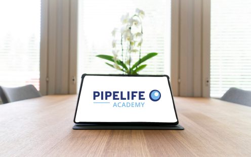 Pipeschool on Pipelifen verkko-oppimisympäristö kaikille muoviputkijärjestelmistä kiinnostuneille. Pipeschool toimii tietokoneesi internet-selaimella. Uusi Pipeschool toimii myös mobiililaitteissa, eli voit suorittaa oppitunnit tablettilaitteilla ja älypuhelimilla.